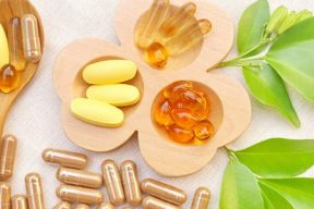 Da khô uống vitamin gì? 5 loại vitamin nên bổ sung cho da