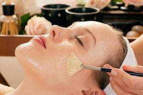 Mặt nạ lòng trắng trứng gà có tác dụng gì cho da ?