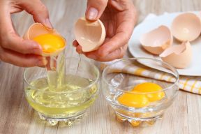 MẶT NẠ MẬT ONG VÀ TRỨNG GÀ GIÚP TRỊ NÁM, DƯỠNG DA SIÊU HIỆU QUẢ
