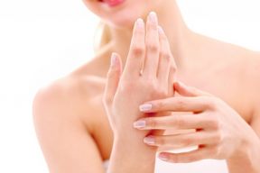 CÁCH CHĂM SÓC DA TAY TRỞ NÊN MỀM MẠI HƠN