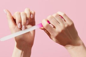 DŨA MÓNG TAY THỦY TINH LÀ GÌ, LIỆU CÓ TỐT HƠN DŨA MÓNG THƯỜNG?