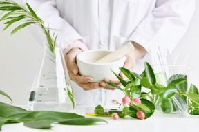 SẢN PHẨM CHO DA MỤN CÓ NÊN CHỨA CHẤT BẢO QUẢN HAY KHÔNG?